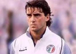 Роберто манчини родился 27 ноября 1964 года в городе ези, провинция анкона. Manchini Ischez Iz Lestera Futbol Rbk Sport