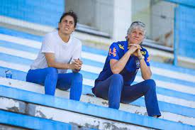 Sundhage jugaba en el ulricehamn cuando debutó en 1978 con la selección sueca. Treinadora Da Selecao Brasileira Pia Sundhage Observa Treinos Da Dupla Gre Nal No Rs Gzh