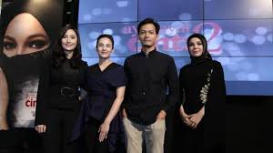 1)senyuman awak macam, mata awak macam, suara awak merdu macam, bila saya nampak awak saya rasa berada di, disitu terbentuknya. Ini Dia Pemeran Film Ayat Ayat Cinta 2 Nomor 4 Idaman Pria Banget Sriwijaya Post