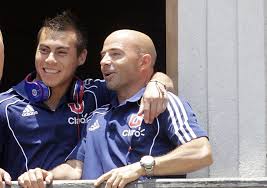 In the transfer market, the current estimated value of the player eduardo vargas is 4 200 000 €, which exceeds the weighted average. Eduardo Vargas Se Reencuentra Con Jorge Sampaoli Y Es Anunciado Como Fichaje De Atletico Mineiro