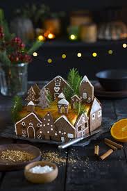 Un Gateau De Noel Avec Des Maisons En Speculoos Gateau Noel Dessert De Noel Original Recette Gateau Noel