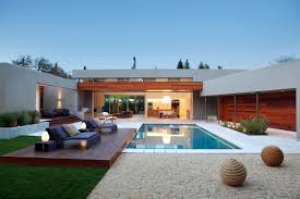 Large windows and sliding glass doors connect the interior spaces to decks, terraces and the courtyard while also exposing them to the. 75 Beautiful Modern Courtyard Design Houzz Pictures Ideas June 2021 Houzz