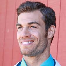 Evan Antin's Instagram, Twitter & Facebook