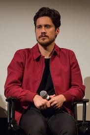 Jun 16, 2020 · season 5 of queen of the south was announced by usa in august 2019, right at the end of season 4. Peter Gadiot Wikipedia