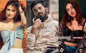 When asked what he would like to say about athiya and kl rahul's relationship, the hera pheri actor said. Kl Rahul S Girlfriend Akansha Ranjan And Close Friend Athiya Shetty Turn Perfect Cheerleaders Cricketer S Smashing Victory