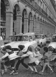 Black And White Photo Of Children Crossing The Street Robert Doisneau White Photography Photo