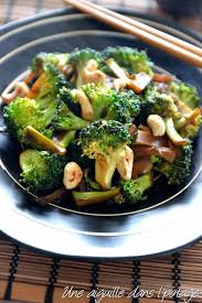 Wok De Brocolis Au Gingembre Et Noix De Cajou Recette Asiatique Brocolis Cuisine Asiatique
