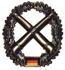 Die bundeswehr abzeichen sind teil der uniform oder des anzuges und dienen beispielsweise dazu den dienstgrad, die laufbahn und tätigkeit eines soldaten darzustellen. Bw Barettabzeichen Artillerietruppe Original Bundeswehr Abzeichen Luftgewehr Shop Luftgewehre Schreckschusswaffen Co2 Waffen Luftpistolen Kaufen