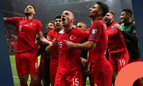 منتخب تركيا يصل الى باكو. Bmuigla2kpnrcm