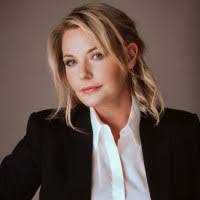 Ashlee Weiser's Instagram, Twitter & Facebook