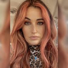 Lisa Chaplin (@lhchaplin)