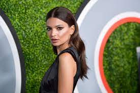 Ратаковски родилась 7 июня 1991 года в лондонском районе вестминстер; Emily Ratajkowski Diese Kampagne Ging Nach Hinten Los