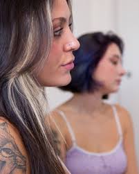 🤍 Hola Semana, te estamos mirando así. 📸Hacemos contenido para redes y  queremos mostrarte nuestro trabajo. Hoy elegimos una imagen de la sesión  para @sofimaninodesigns Fotógrafa @luisinaraffo.ph Producción y estilismo  @breny.d Modelos @