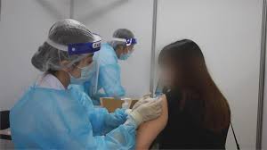 麻腮风三联疫苗（英語：measles mumps and rubella vaccine, mmr），港澳台译为麻疹腮腺炎德國麻疹混合疫苗，，大陆简稱麻腮风疫苗，是预防麻疹、腮腺炎、风疹（德國麻疹）的疫苗，由三種疾病病毒的活性減毒性病毒混合而成，是以注射的方式施打疫苗。 Nhiocomvzyud9m