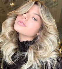 40 Perfect Haircuts and Hairstyles for Women Over 40