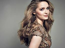  Greer Grammer Talks Bachelor In Paradise The O C Musical Being Kelsey Grammer S Daughter Glamour