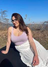 Qveenjulia - Free pics, galleries & more at Babepedia
