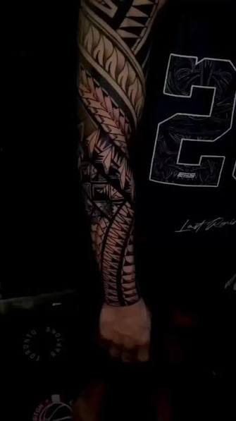 Polynesian Fullsleeve tattoo ideas for men💡
