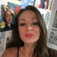 Nicole Linscott's Instagram, Twitter & Facebook