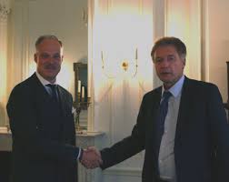 A londoni nagykövet megmondta a tutit a jó kormányzásról az angliai magyar diákoknak. Andreas Michaelis On Twitter Meeting With New Hungarian Ambassador To Uk Kristof Szalay Bobrovniczky