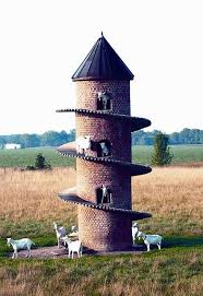 Tower Of Baaa One Of 3 Goat Towers Currently World Wide This One Is In Findlay Illinois Usa Built By David Johnson H Keciler Hayvan Barinagi Hayvanlar