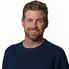 Louette Folsom's Instagram, Twitter & Facebook