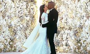 Kim kardashian wears wedding dress, kanye west lights himself on fire at 'donda' event kim kardashian made a special appearance during kanye west's third listening event for his album donda. Kim Kardashian And Kanye West S Eye Watering Wedding Cost Revealed Hello