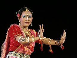 India memiliki seni tari klasik yang beragam dan telah lama tercatat ke dalam teks tertua di dunia yang menuliskan tentang. Tari Klasik India Wikiwand