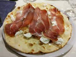 Check spelling or type a new query. Focaccia Con Prosciutto Crudo E Mozzarella Di Bufala 9 50 Euro Bild Von Ristorante Pizzeria La Piramide Guidonia Montecelio Tripadvisor