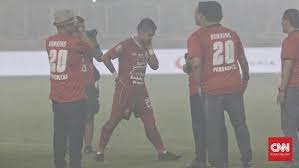 Hal ini ditandai dengan laga terakhirnya, saat persija jakarta lawan persebaya. Bambang Pamungkas Resmi Pensiun