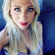 Danielle Comeau (@gypsy_whiskey)