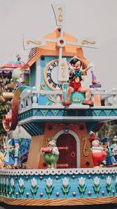 Pin By Khasya On Disney Land Disney Parade Disneyland Pictures Disneyland