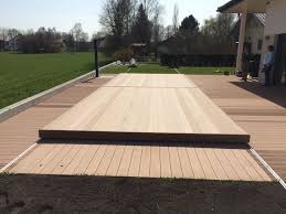 Unsere Ultraflache Poolabdeckung Setzt Massstabe In Qualitat Und Design Mit Ihrer Niedrigen Aufbauhohe Und Der Einzig Poolabdeckung Pool Garten Ideen Hinterhof