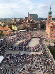 Modlę się, aby ich ofiara, na wzór ziarna rzuconego w ziemię, przyniosła obfity plon w życiu współczesnego pokolenia polaków. Zywy Znak Dla Powstania Warszawskiego 2020 Narodowe Centrum Kultury