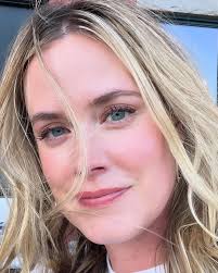 If you're truly a die hard fan send "Hi" and "where are you from"