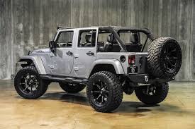 Découvrez l'intérieur du modèle wrangler unlimited jeep sahara de 2017, y compris les sièges disponibles, la capacité de chargement, l'espace aux jambes, les options, etc. New 2017 Jeep Wrangler