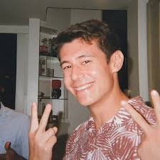 Derek Maxwell Morris (@der___bear) • Threads, Say more