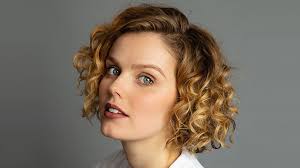 Claudia Ware's Instagram, Twitter & Facebook