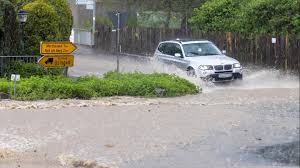 Vor allem der heftige starkregen setzte vielerorts straßen und ganze ortschaften unter wasser. Unwetter In Deutschland Uberflutungen Und Blitze Im Westen Stern De