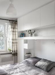 Grifflose Matt Weiss Lackierte Hangeschranke Uber Bett Wohnung Wohnungseinrichtung Ideen Schlafzimmer Design