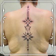 Dos ornemental et constellation sur Barbara Réalisé par @arthemeraa ______  Ornemental back with constellations for Barbara Done by @arthemeraa #tattoo  #ink #ornemental #ornementaltattoo #constellation #constellationtattoo  #fineline #backtattoo ...