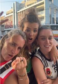 Videone Holly Lynch (@hollbollx) nganggo original sound