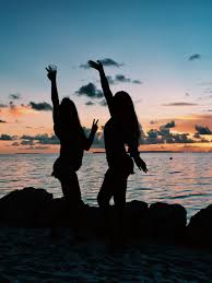 We have collect images about aesthetic best friends picnic including images, pictures, photos, wallpapers, and more. Todos Los Saben La Historia Sigue A Laura Best Friend Pictures Ideas Aesthetic