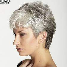 15 Pixie Hairstyles For Over 50 Who Does Not Like Pixie Hairstyles At First Look It May Seem Like It Belongs To 50er Frisur Haarschnitt Kurz Pixie Frisur