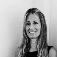 Laura Suter's Instagram, Twitter & Facebook