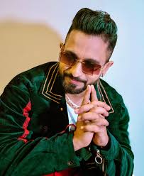 मुश्किलों में कोई साथ न दे तो मायूस न होना, इस जिंदगी में खुद से बढ़कर कोई  हमराही नहीं। Loved these clicks ♥️ Keep swiping .. 📸 @souravkhaskel_  @rajeshkadam52 @vibhuttipatel ...