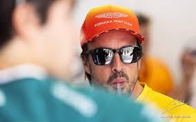 S Alonsom môžeme pretekať až do päťdesiatky, hovorí Hamilton