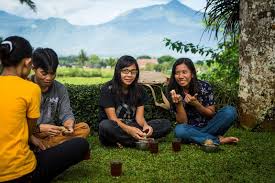 Program teman kreasi indonesia sejatinya merupakan bentuk kolaborasi antara misi perusahaan, produk. Indonesia Facts Compassion International