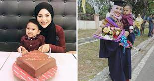 Yuk simak contoh ucapan pada artikel berikut ini, siapa tahu ucapan berupa quotes. Tak Mudah Bergelar Ibu Tunggal Usia Muda Tapi Kena Kental Tahan Air Mata Depan Anak Tabahnya Wanita Ini Keluarga
