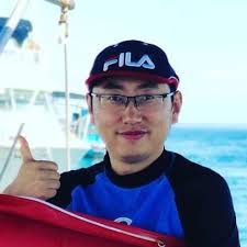 hello,is there any available photographer in jkt ,shoot 3 days for the  baseball game from today(16th.apr) to the day after tomorrow ,each day 2  hours from 14pm,need 300mm or long lens.